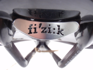 Nové sedlo Fizik Tundra 2 Braided Carbon