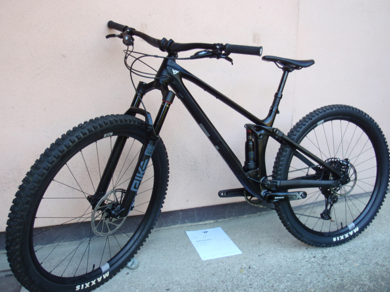 Nové YT Izzo Core 1 Carbon 2024