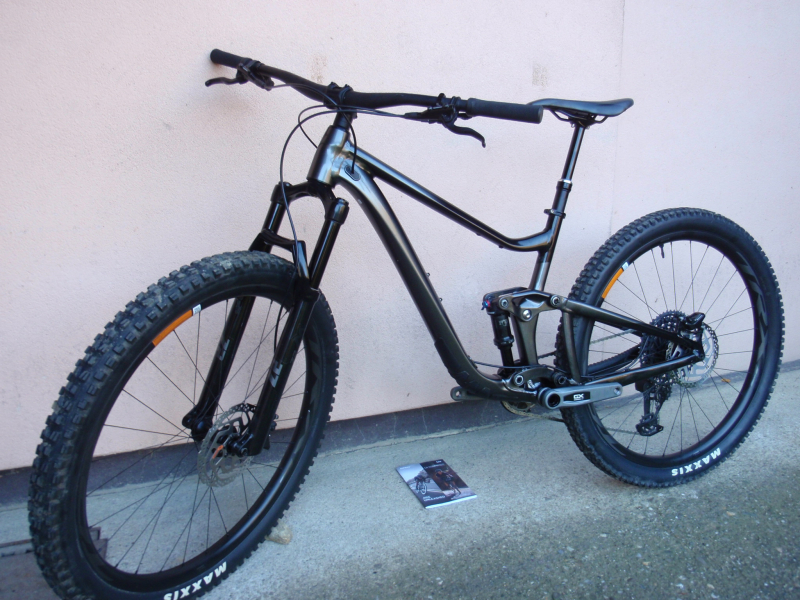 Zánovní Giant Trance 29 2 - el. sada Sram GX ASX, karbonové kola!