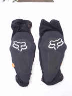 Minimálně jeté chrániče Fox Knee Guard Black Enduro D30