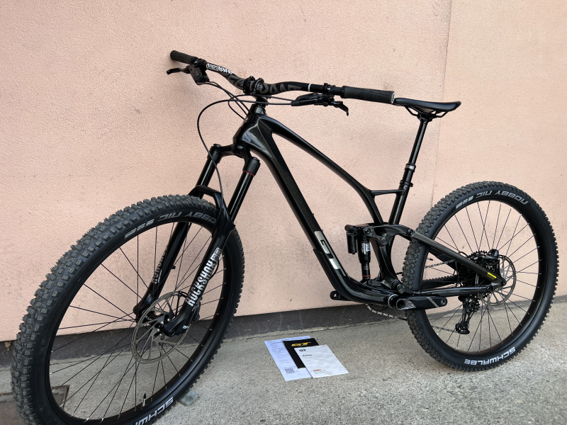 Téměř nové GT Sensor Carbon 29"