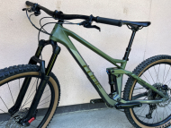 Málo jetý Cube Stereo 140 HPC Rookie Carbon - velikost S