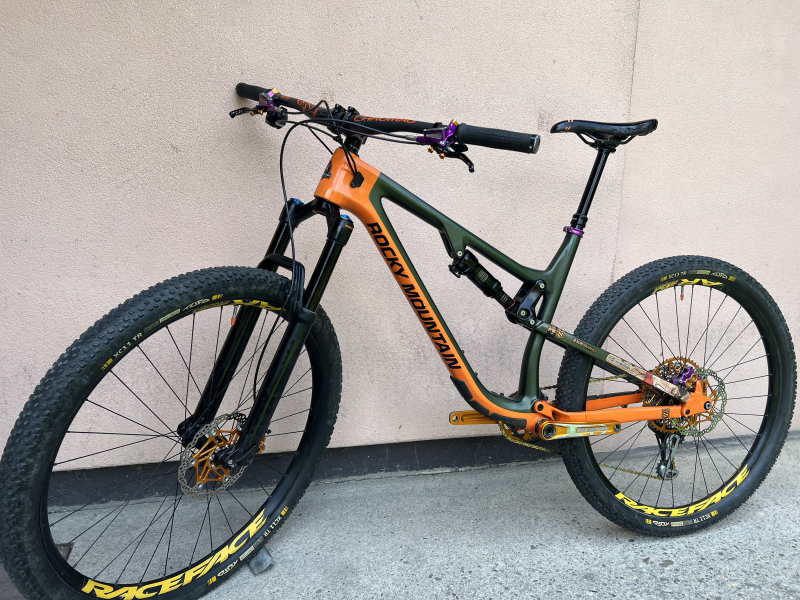 Rocky Mountain Instinct C70 Carbon - TOP osazení a design!