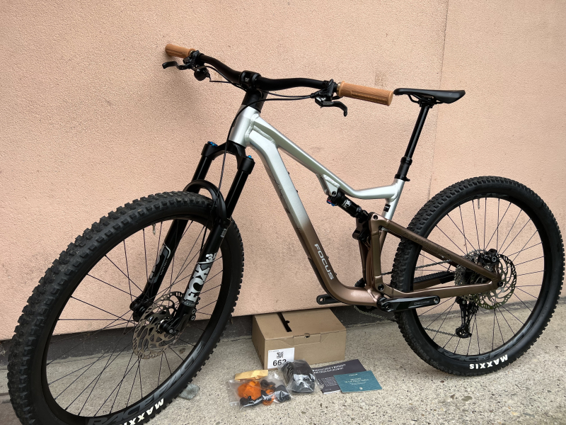 Téměř nový Focus Thron 6.9 model 2025
