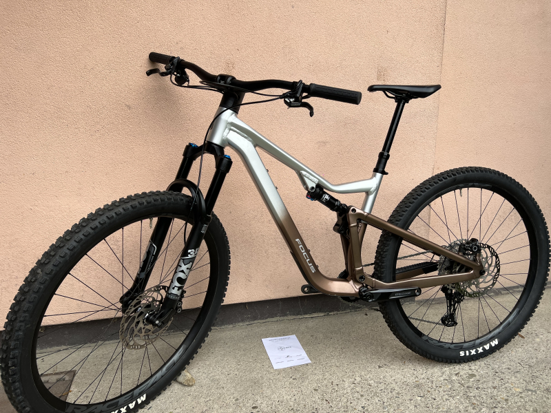 Téměř nový Focus Thron 6.9 model 2025, najeto 60km