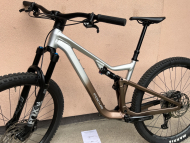 Téměř nový Focus Thron 6.9 model 2025, najeto 60km